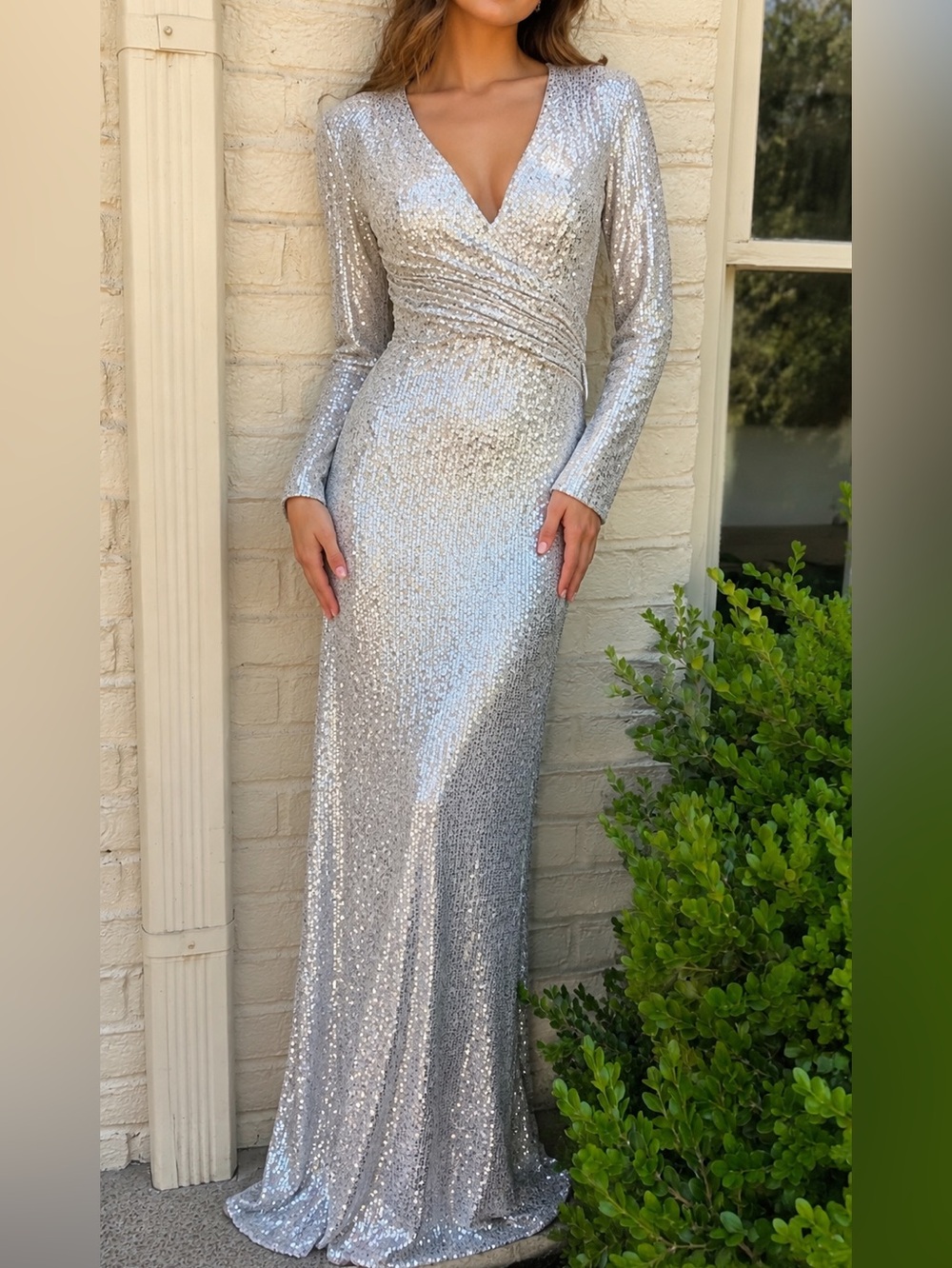 $600 NEW WITH TAGS - STUNNING SILVER SEQUIN MACDUGGAL SEQUIN GORGEOUS GOWN DRESS